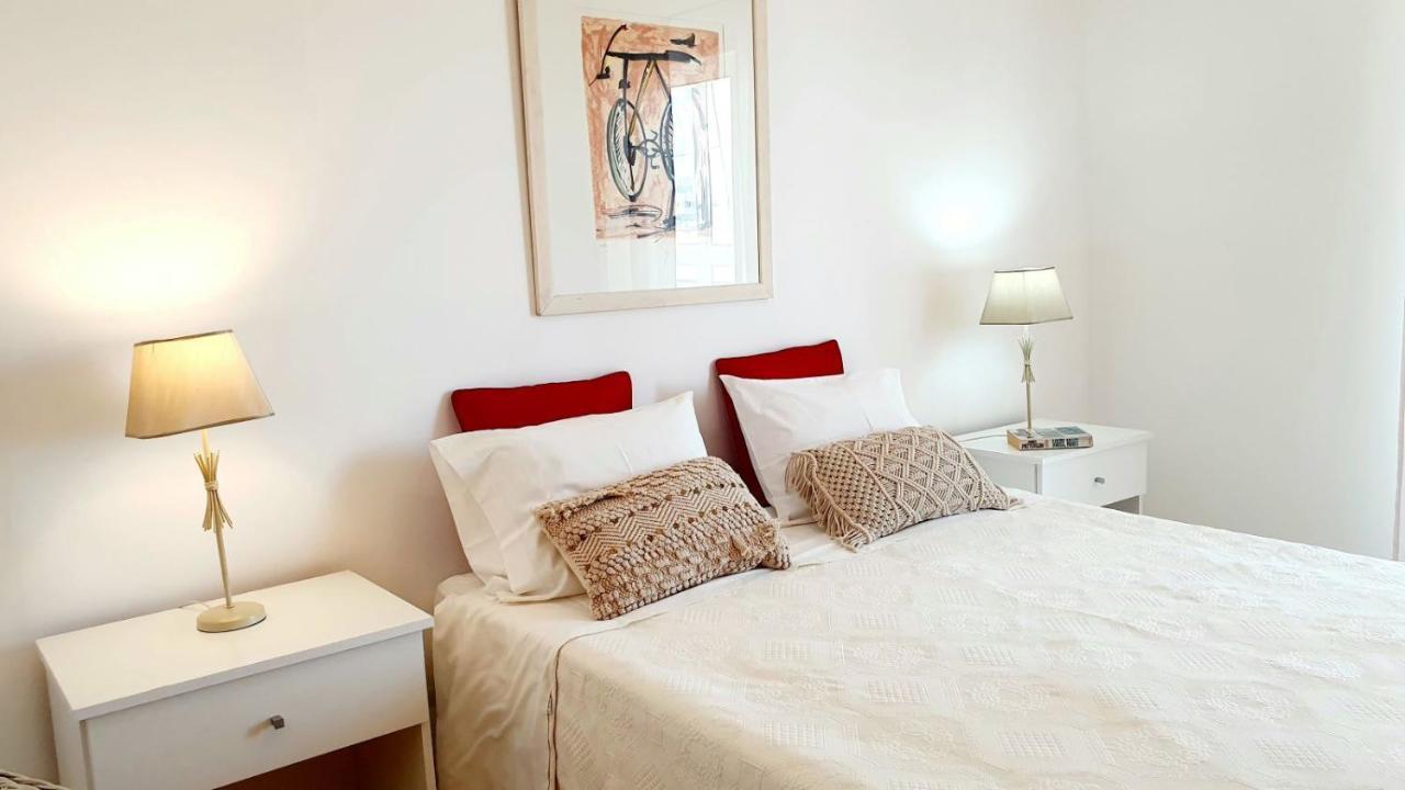 Quarteira Beach Vacation: 2Br Steps To The Sand 외부 사진
