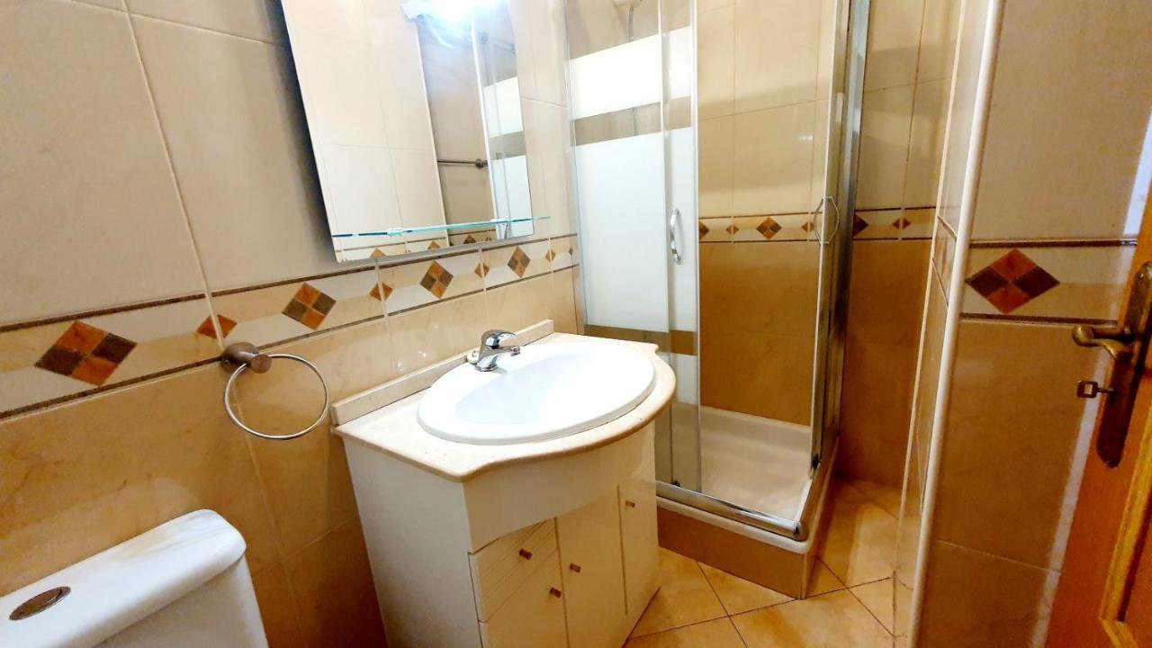 Quarteira Beach Vacation: 2Br Steps To The Sand 외부 사진